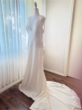 Nox Anabel Halter V Neck Mermaid Wedding Gown (Style JW985) – Size 12 Sample